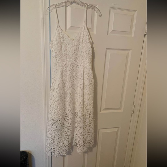 ASTR MIDI Lace Dress - Picture 2 of 3